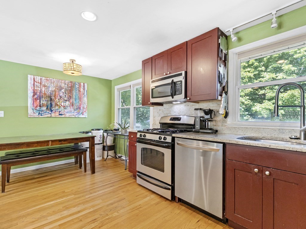 16 Ravenswood Road Waltham, MA 02451 - Photo 4 of 32 Gallery Image 4