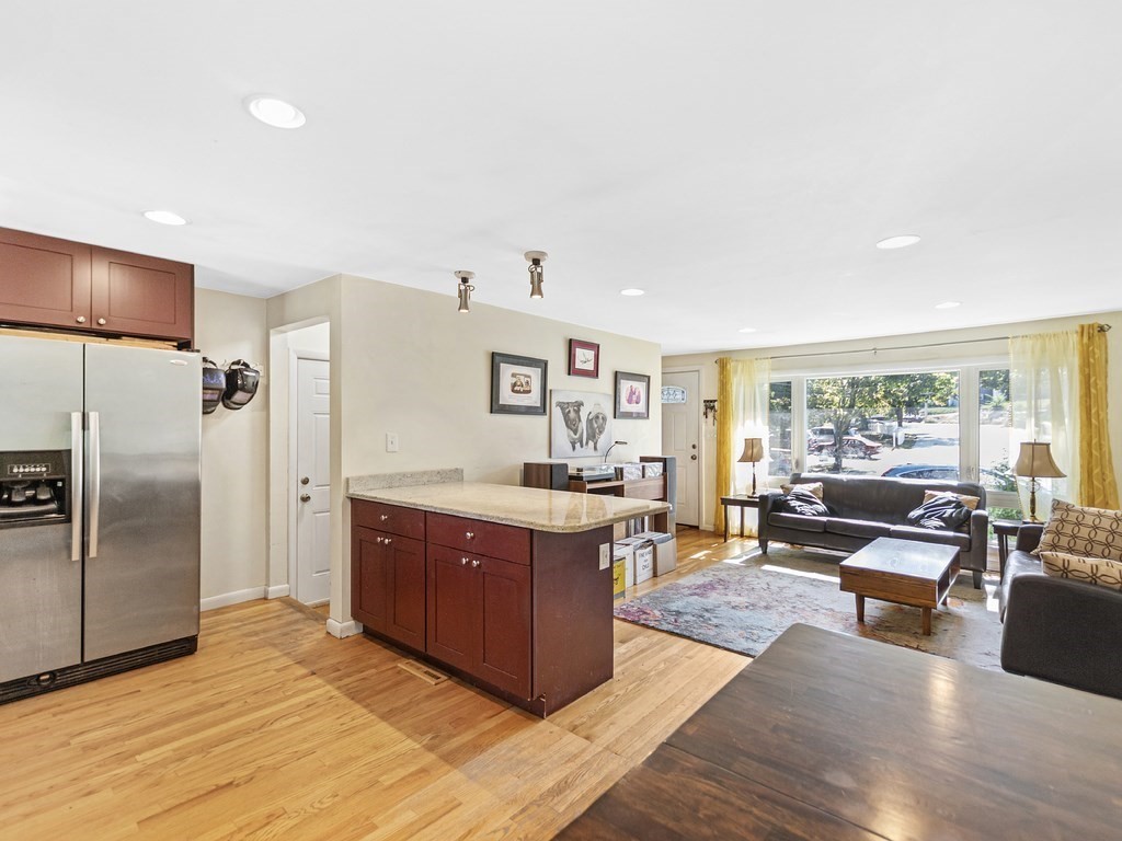 16 Ravenswood Road Waltham, MA 02451 - Photo 5 of 32 Gallery Image 5