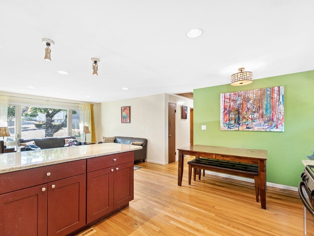 16 Ravenswood Road Waltham, MA 02451 - Photo 6 of 32 Gallery Image 6