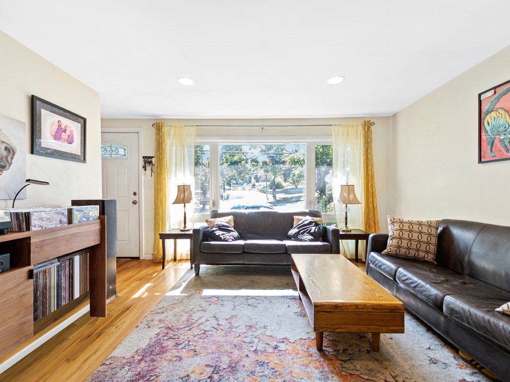 16 Ravenswood Road Waltham, MA 02451 - Photo 7 of 32 Gallery Image 7