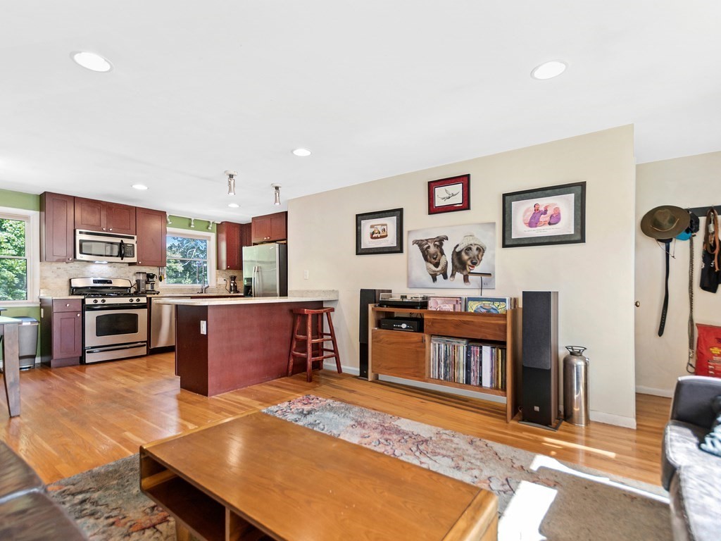 16 Ravenswood Road Waltham, MA 02451 - Photo 8 of 32 Gallery Image 8