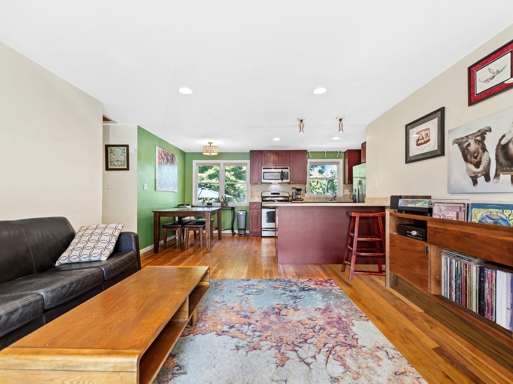 16 Ravenswood Road Waltham, MA 02451 - Photo 9 of 32 Gallery Image 9