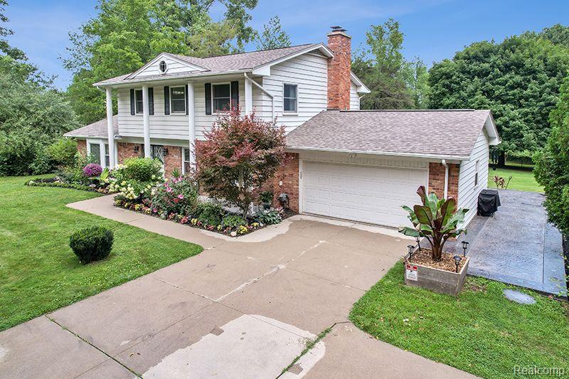 13139 White Lake Road Fenton, MI 48430 - Photo 6 of 40 Gallery Image 6