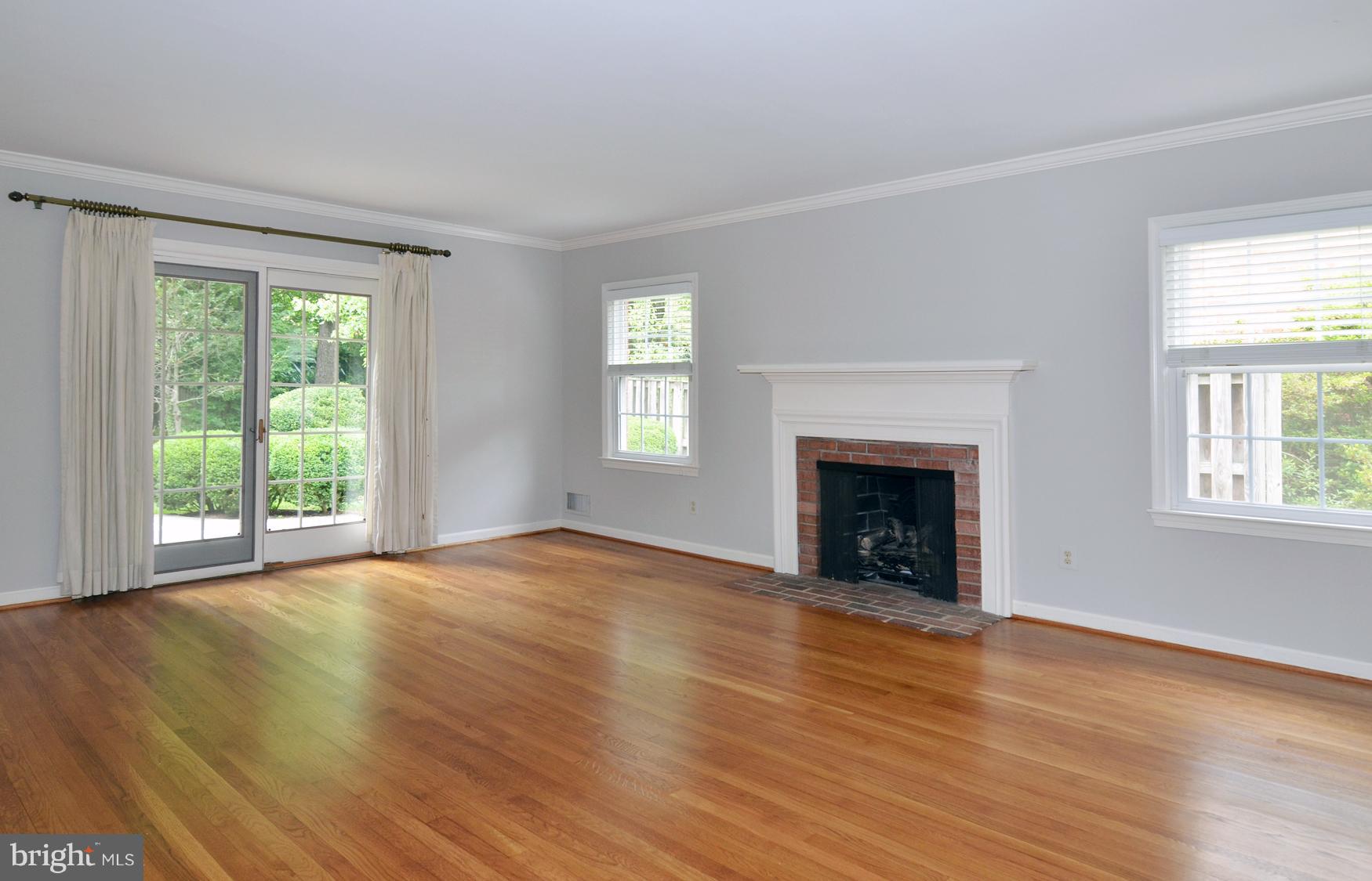 7208 Marbury Road Bethesda, MD 20817 - Photo 11 of 30 Living Room
