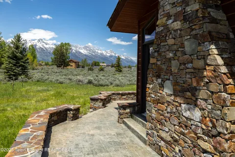 $3,500,000 | 8225 North Spring Gulch Road, Jackson, WY 83001