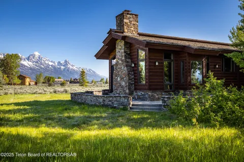 $3,500,000 | 8225 North Spring Gulch Road, Jackson, WY 83001