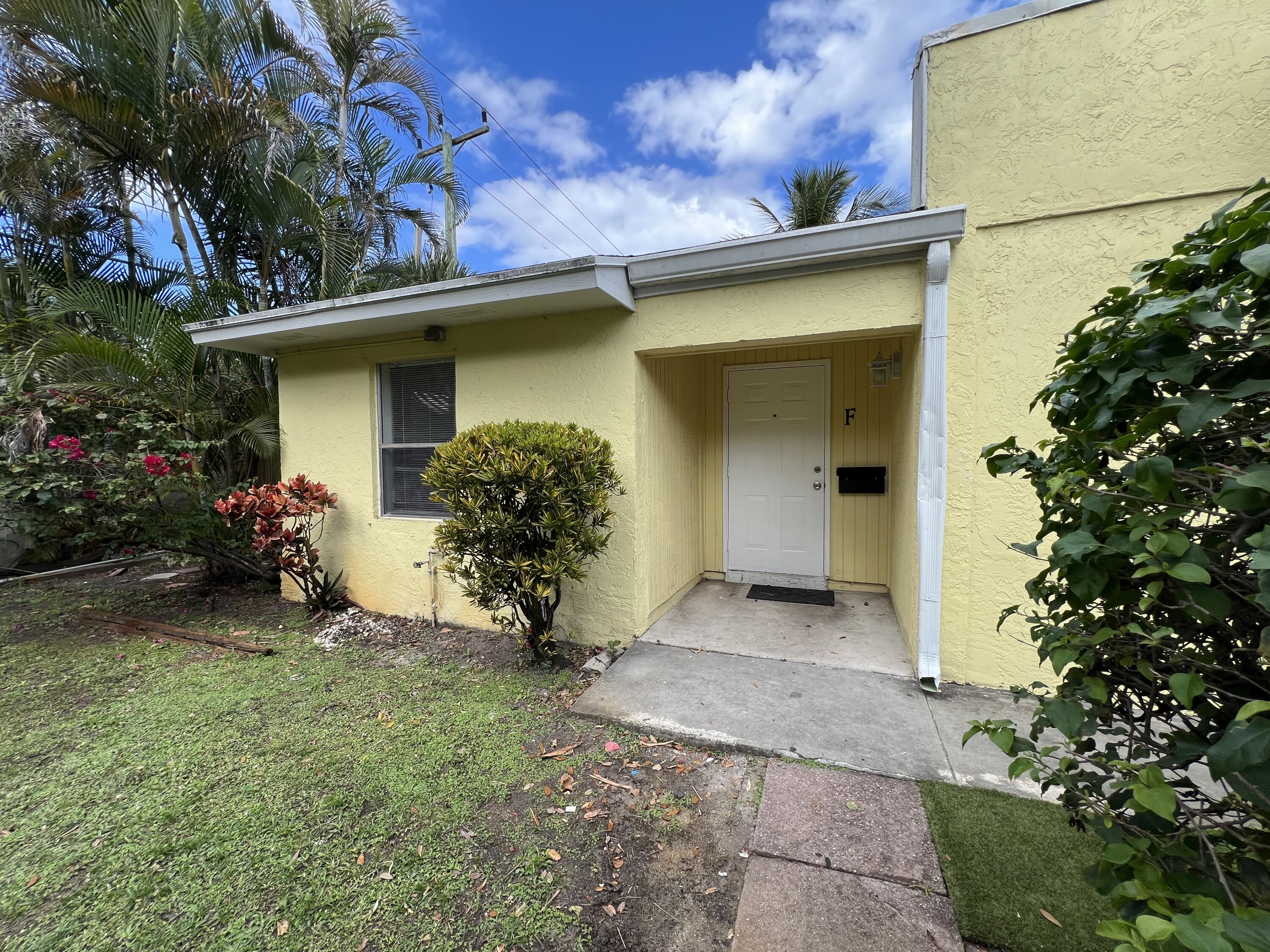 a view of a house with a yard and garage