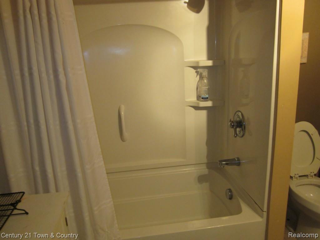 24004 Greenhill Road Warren, MI 48091 - Photo 8 of 11 GREENHILL 020.jpg
