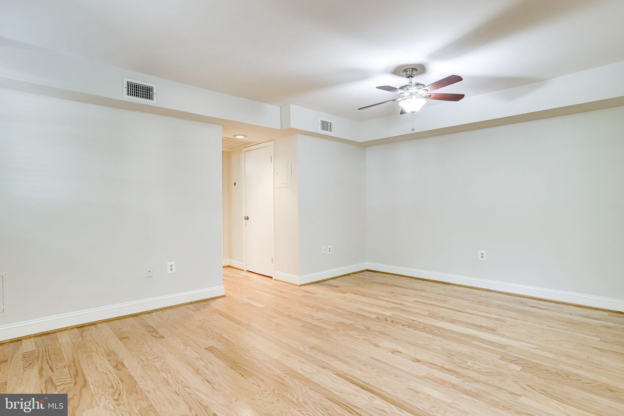 22 South Old Glebe Road, Unit 7D Arlington, VA 22204 - Photo 5 of 31