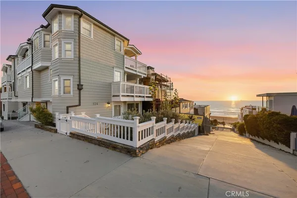 $4,088,000 | 124 33rd Street, Manhattan Beach, CA 90266