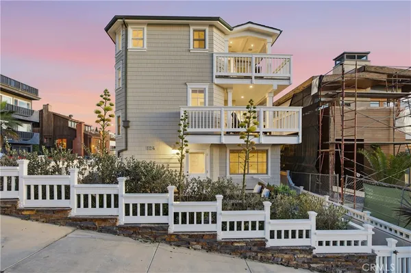 $4,088,000 | 124 33rd Street, Manhattan Beach, CA 90266