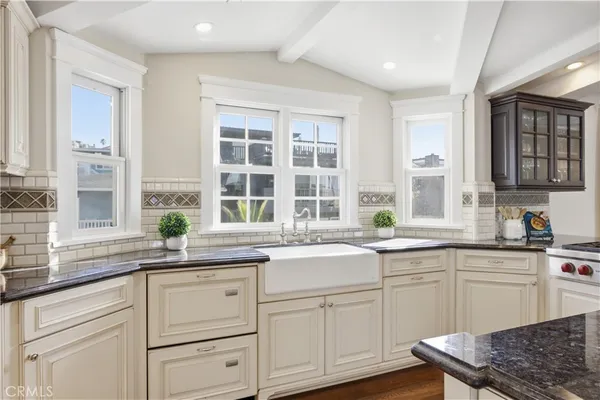 $4,088,000 | 124 33rd Street, Manhattan Beach, CA 90266