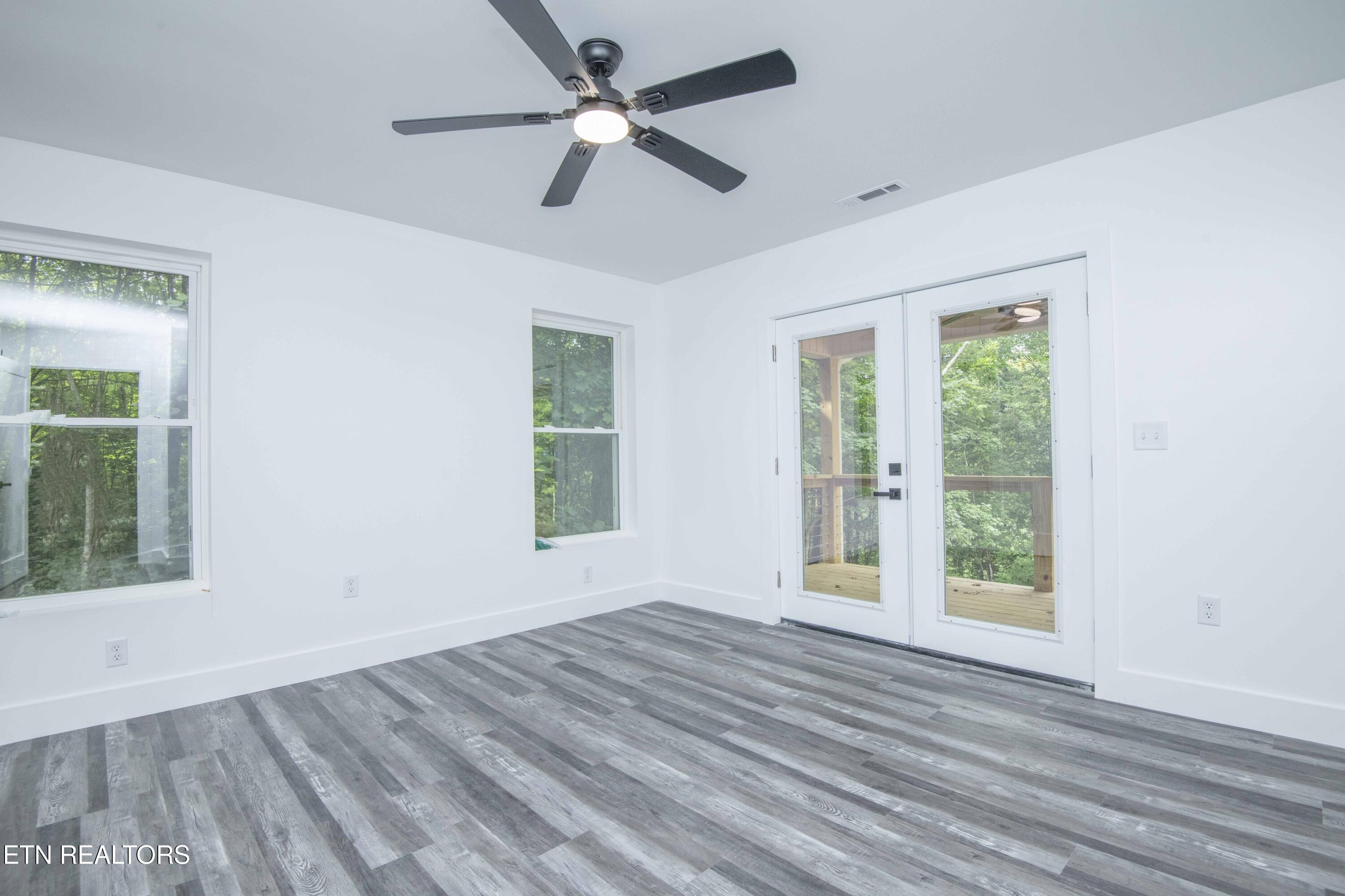 185 Oak Tree Road Spring City, TN 37381 - Photo 12 of 18 master bed 3_1