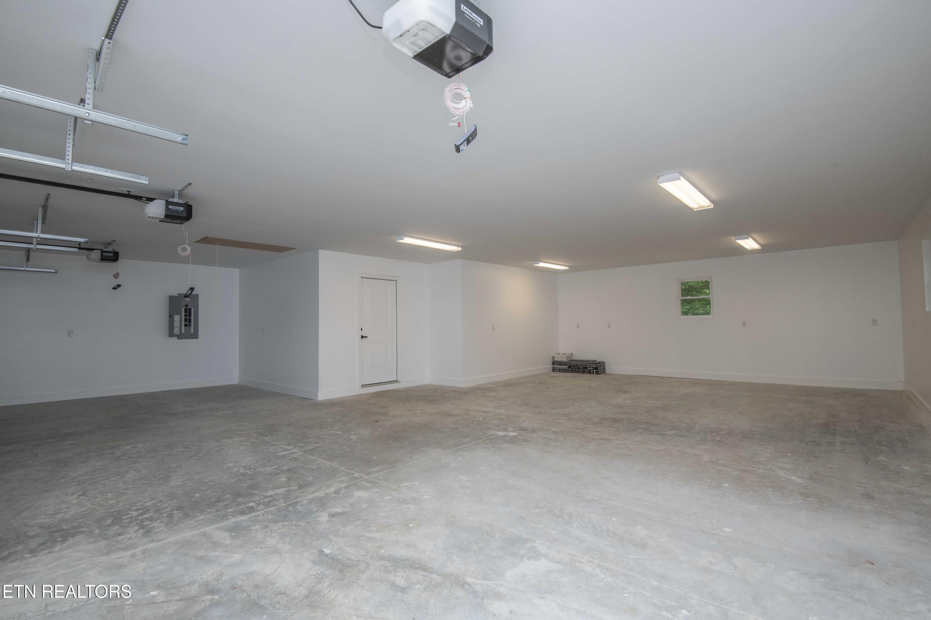 185 Oak Tree Road Spring City, TN 37381 - Photo 18 of 18 garage_1