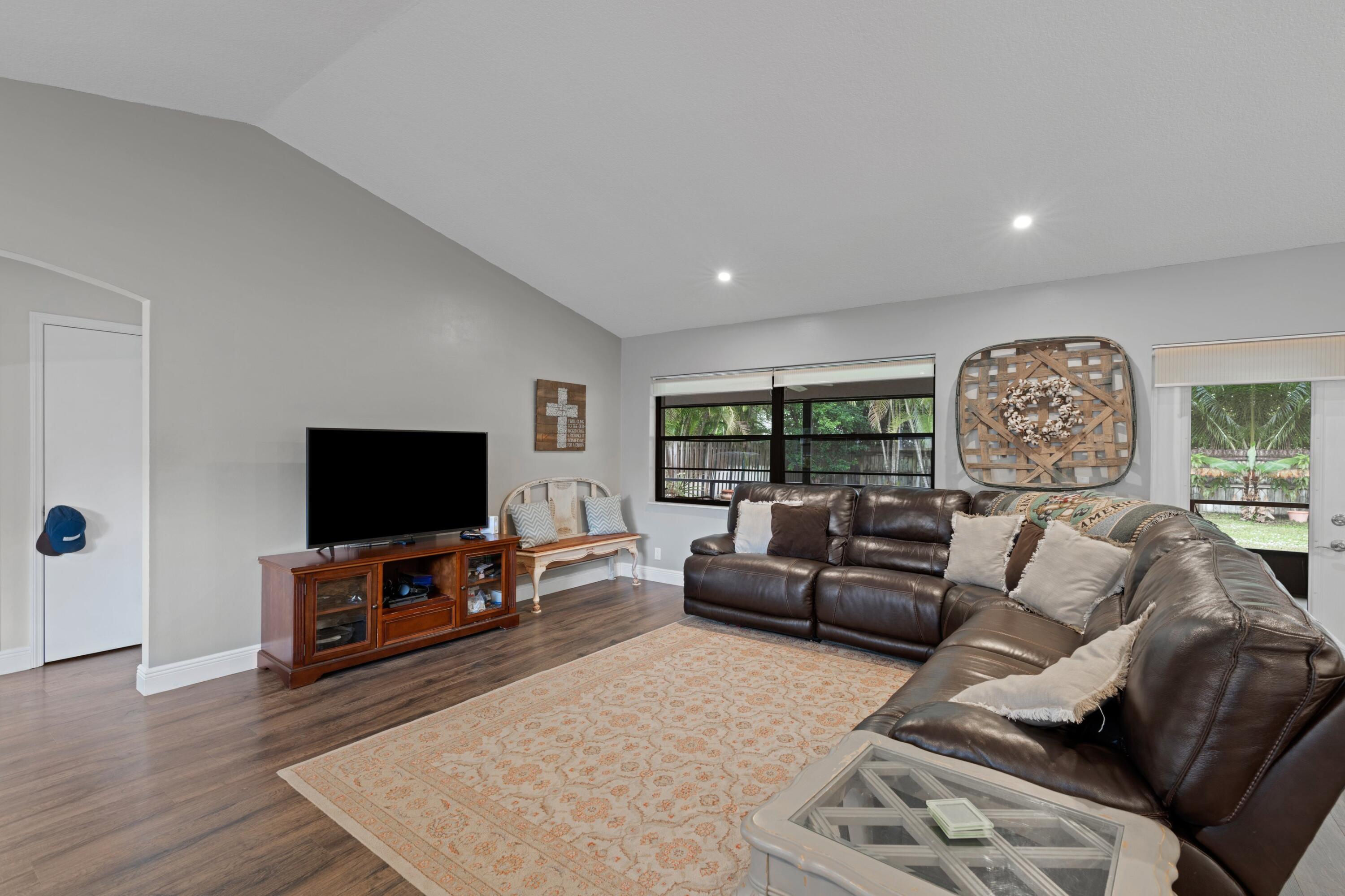 1674 Rye Terrace Wellington, FL 33414 - Photo 4 of 27 DSC00004-Edit.jpg-SMALL