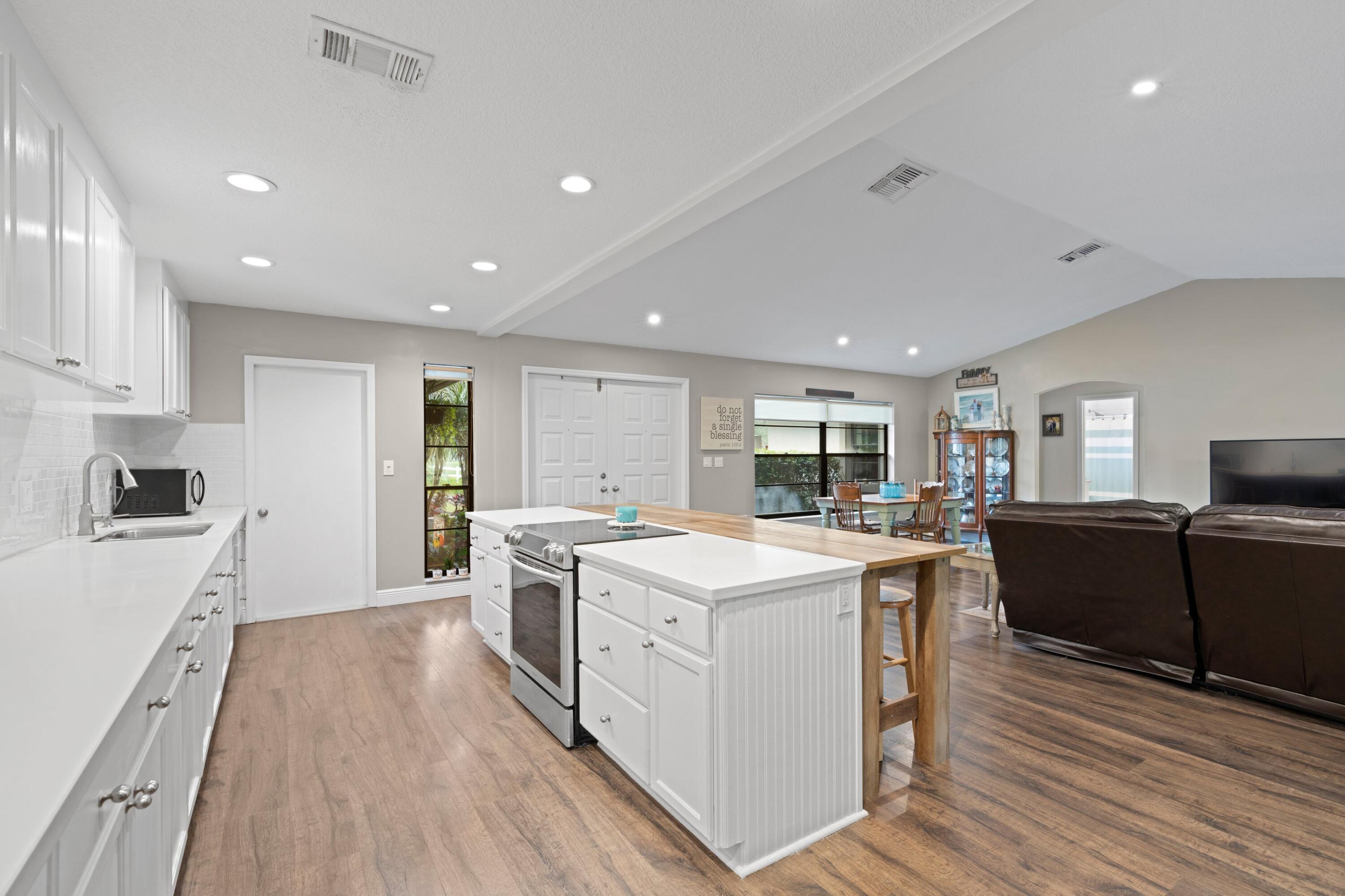 1674 Rye Terrace Wellington, FL 33414 - Photo 10 of 27 DSC00029.jpg-SMALL