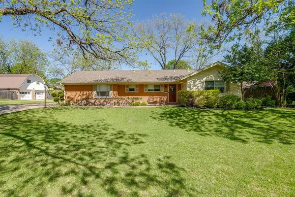 $375,000 | 3917 Marys Creek Drive, Benbrook, TX 76116
