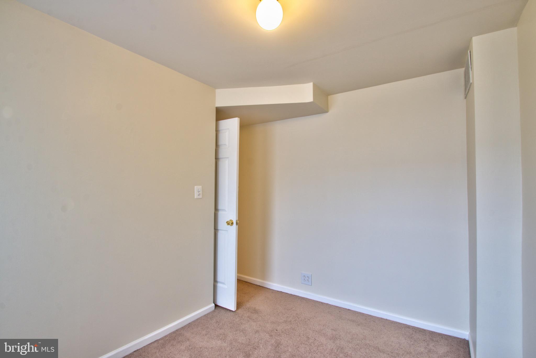 17 Flagship Road Dundalk, MD 21222 - Photo 23 of 39