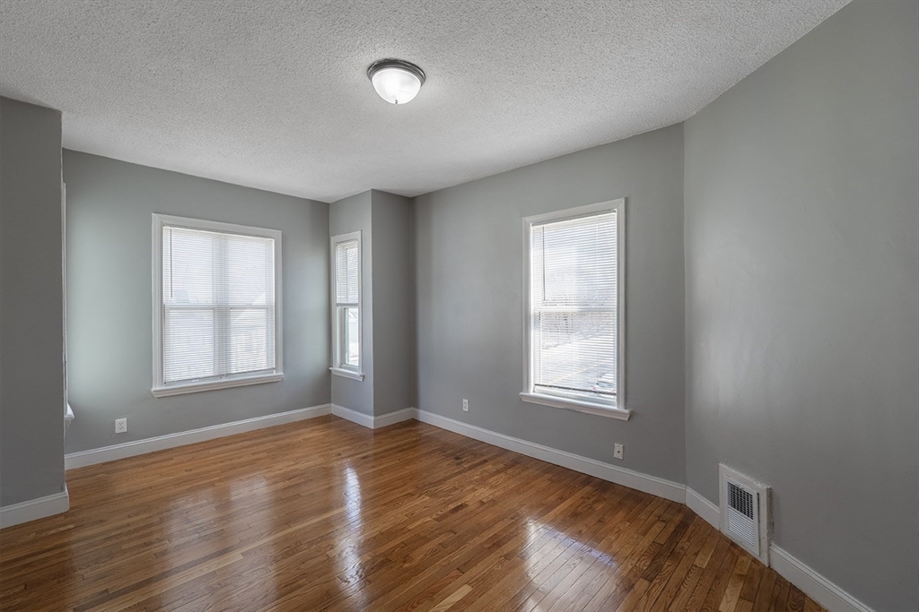 352 Norfolk Street Boston, MA 02124 - Photo 6 of 21