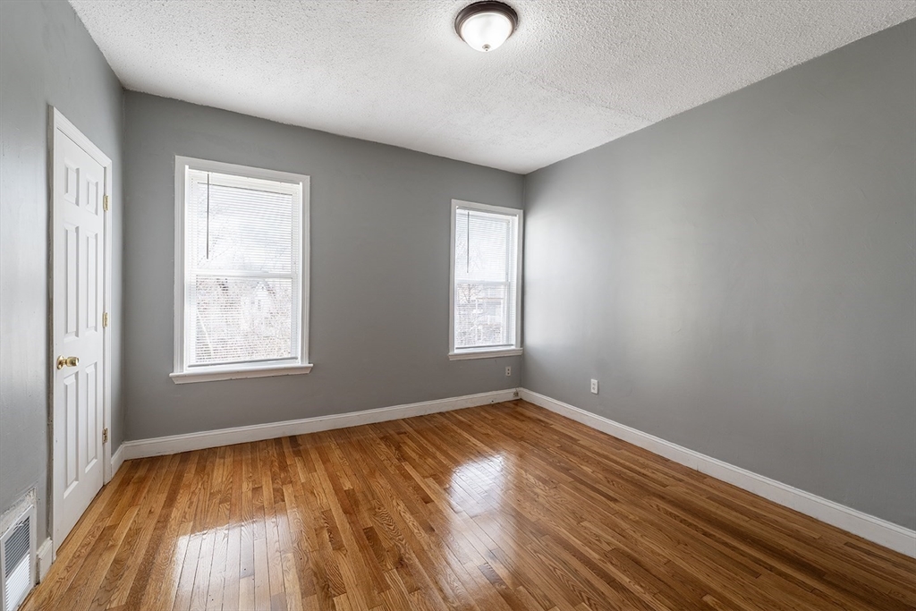 352 Norfolk Street Boston, MA 02124 - Photo 8 of 21