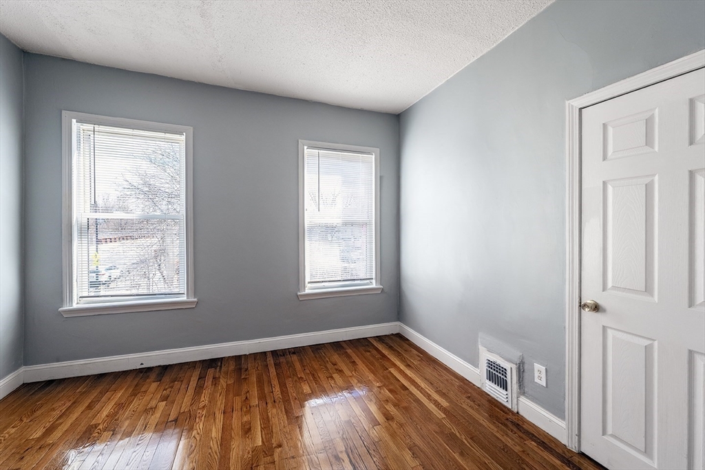 352 Norfolk Street Boston, MA 02124 - Photo 9 of 21