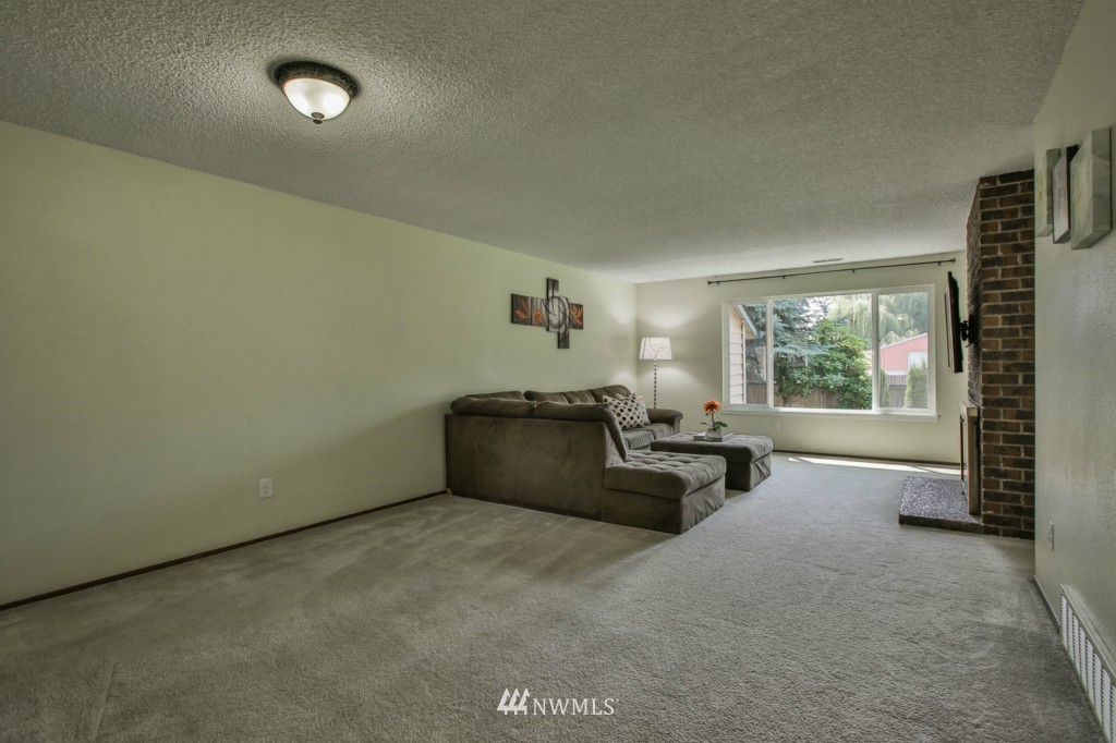 21501 4th Avenue West, Unit B15 Bothell, WA 98021 - Photo 5 of 23