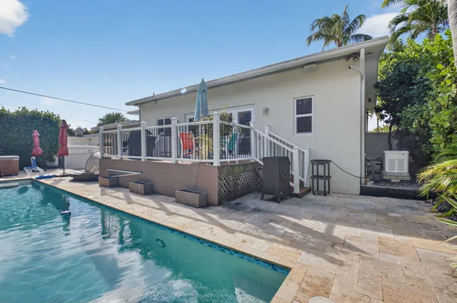 a house view with a outdoor space