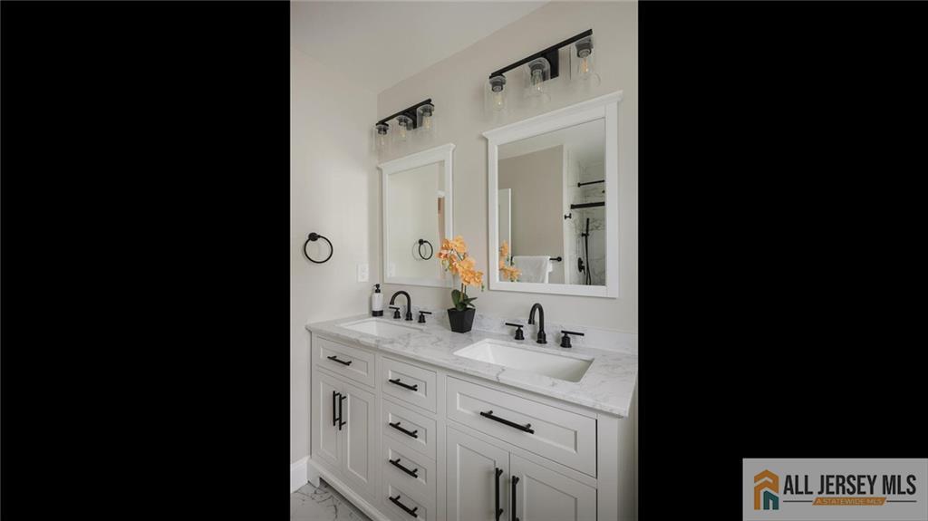 4 Maureen Court Edison, NJ 08820 - Photo 32 of 52