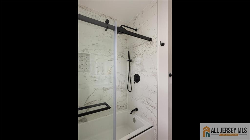 4 Maureen Court Edison, NJ 08820 - Photo 33 of 52