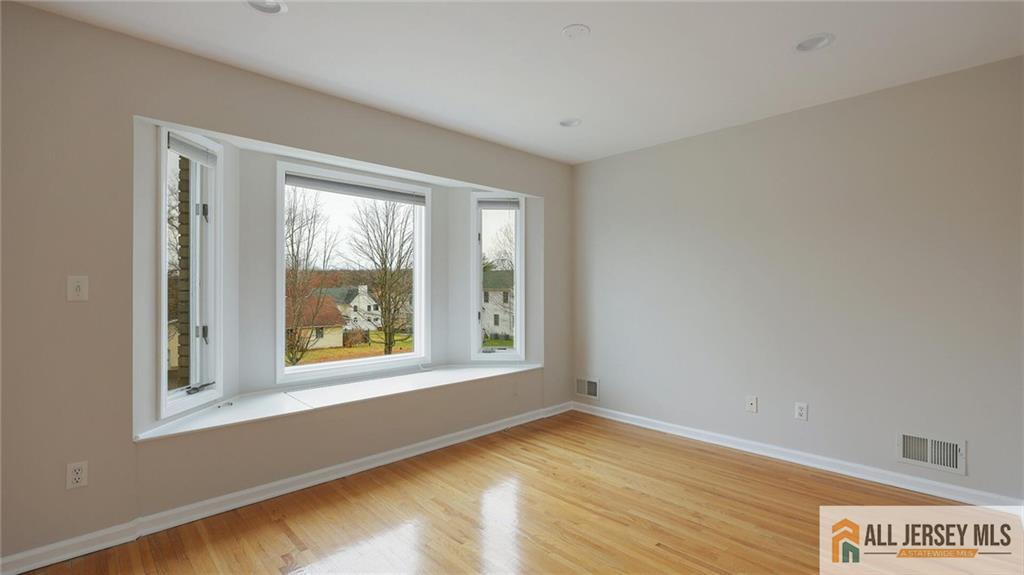 4 Maureen Court Edison, NJ 08820 - Photo 37 of 52