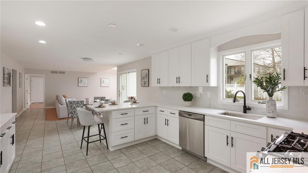 4 Maureen Court Edison, NJ 08820 - Photo 6 of 52