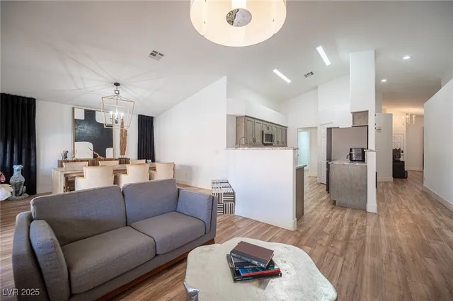 $2,600 | 5312 Bright Sky Court, Las Vegas, NV 89130