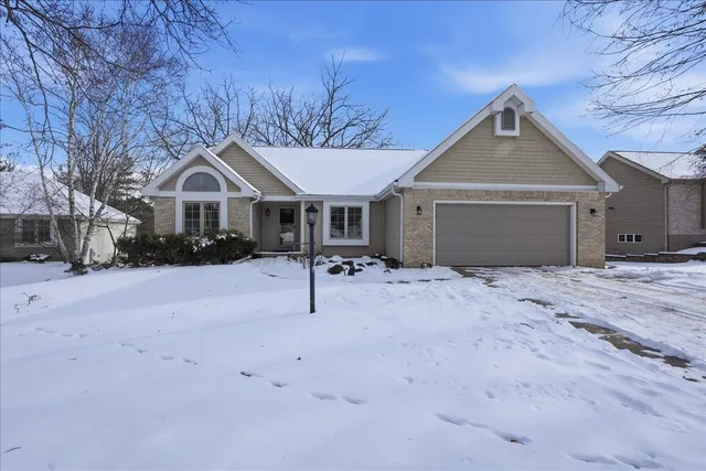 $630,000 | 925 South Holt Circle, Madison, WI 53719