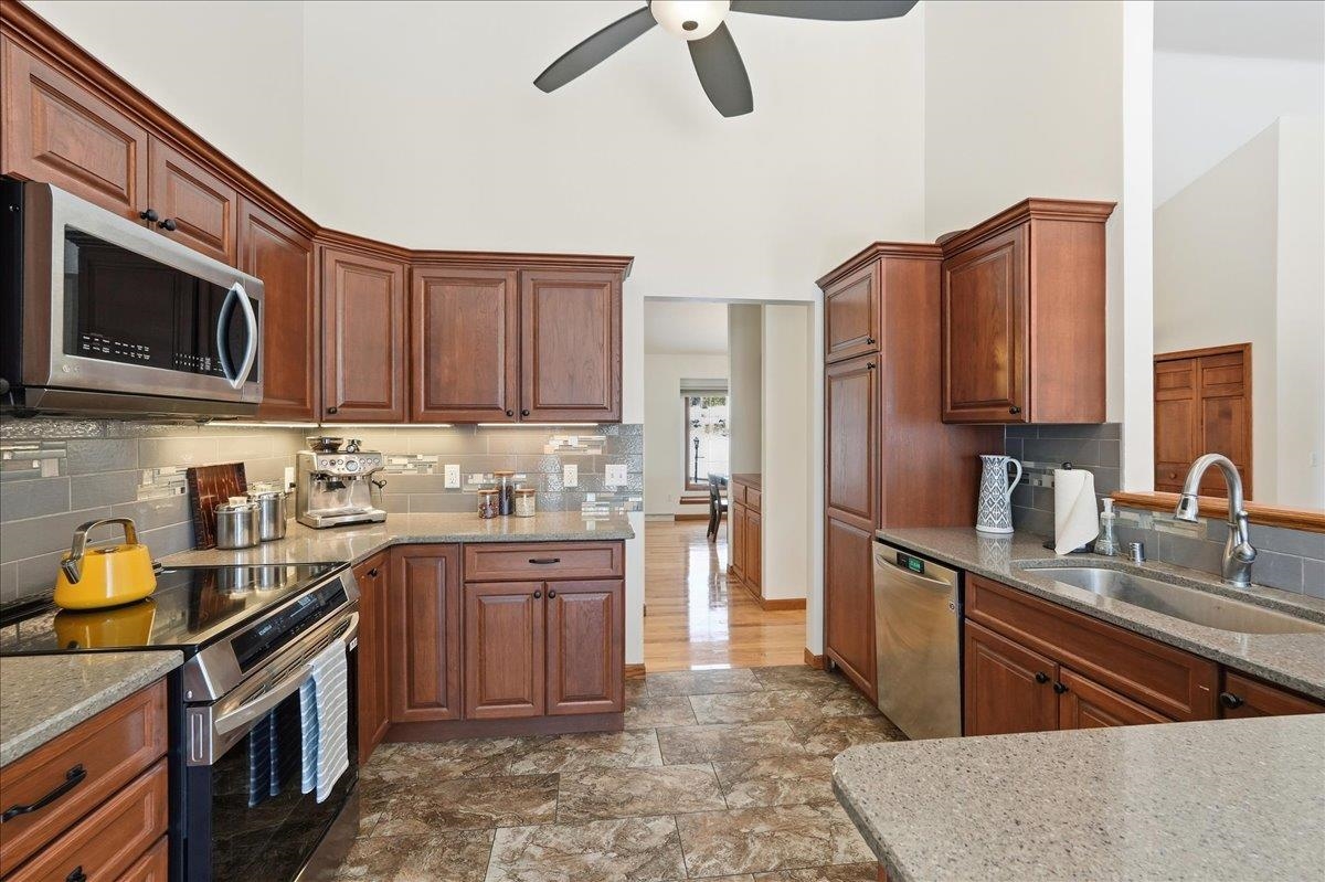 925 South Holt Circle Madison, WI 53719 - Photo 12 of 45