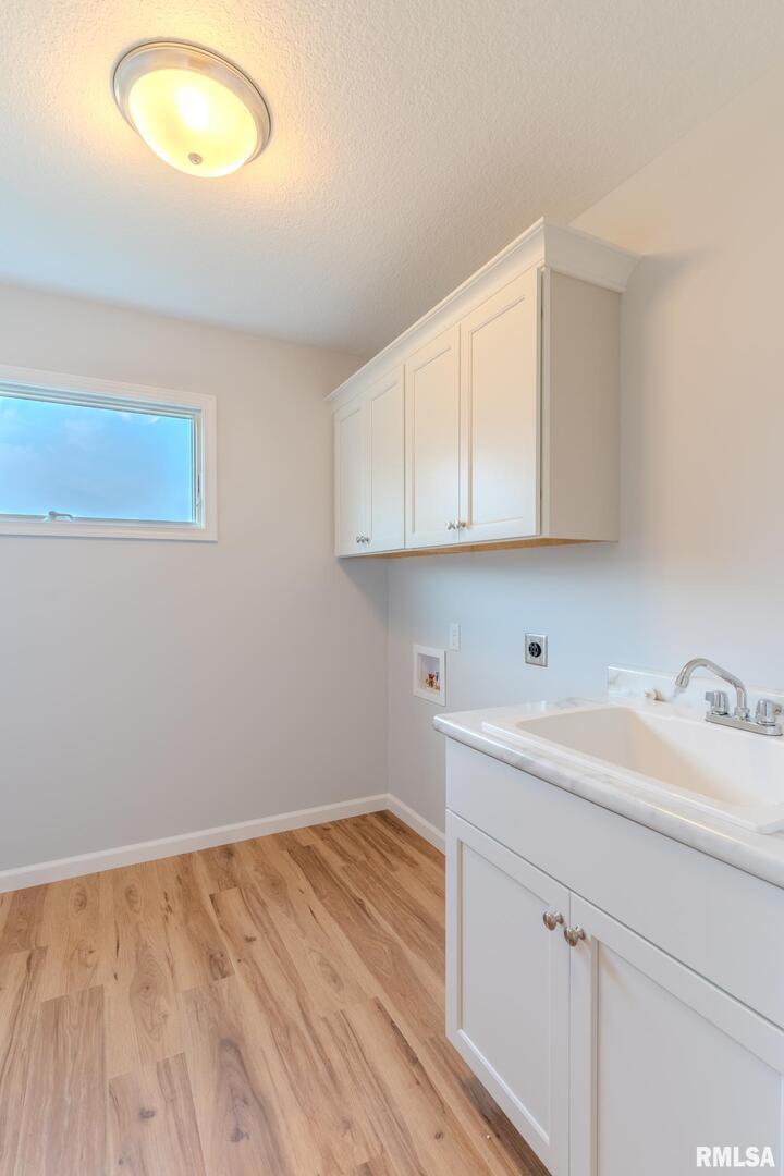 941 9th Avenue North Clinton, IA 52732 - Photo 10 of 24 a view of a sink and dishwasher with cabinets