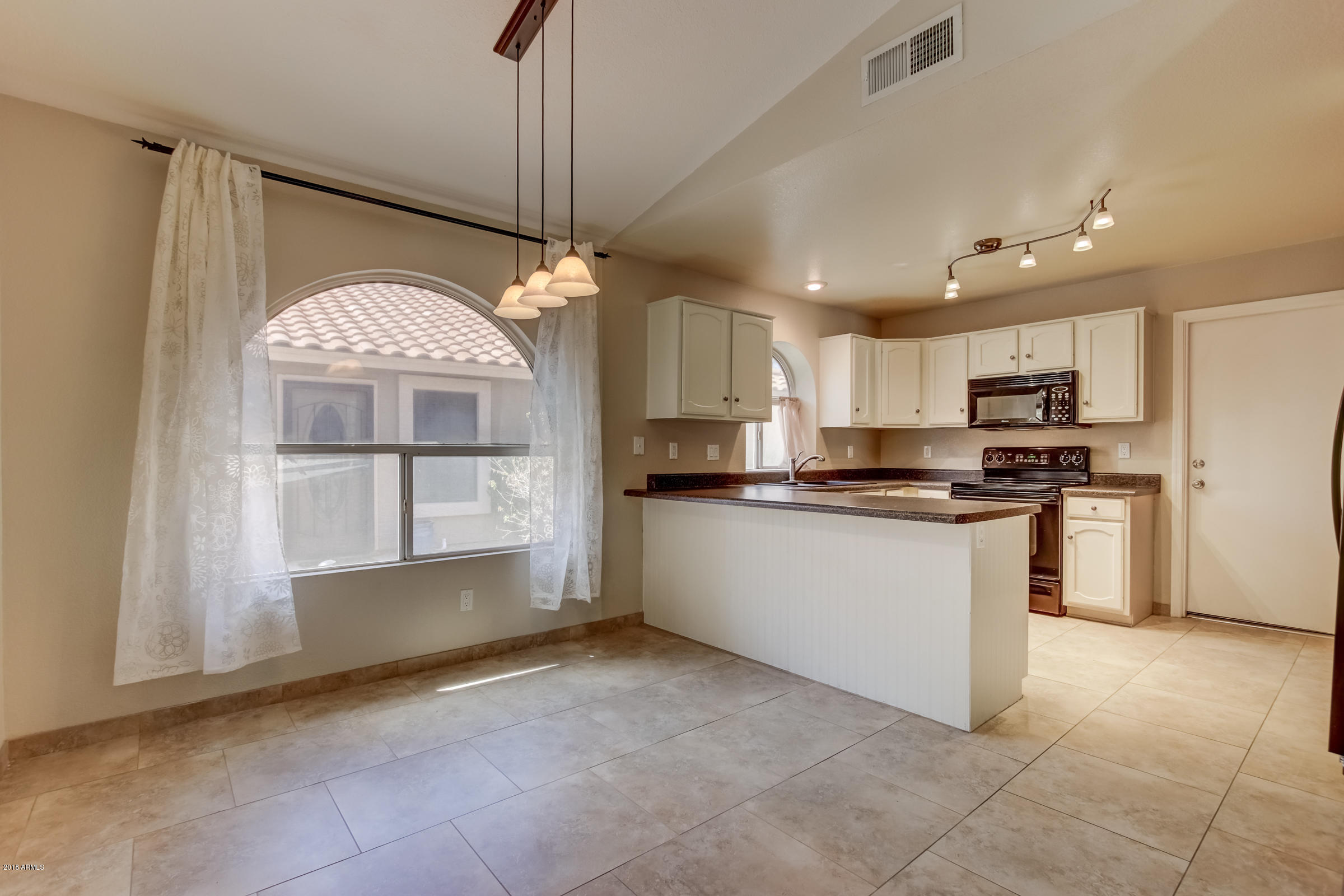 2927 East Amber Ridge Way Phoenix, AZ 85048 - Photo 5 of 22 2927 E Amber Ridge Way-11