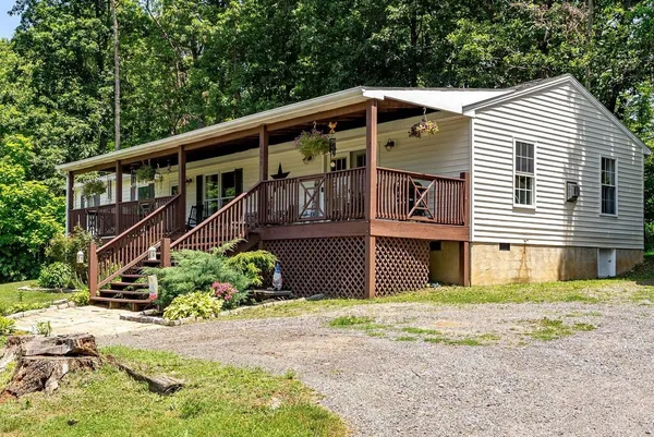 $325,000 | 4695 East Side Highway, Grottoes, VA 24441