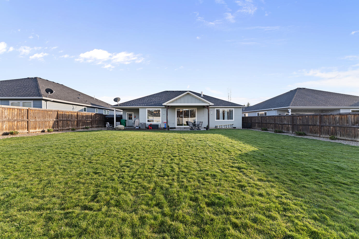 1043 Arrowhead Trail Eagle Point, OR 97524 - Photo 27 of 29 a front view of a house with a garden