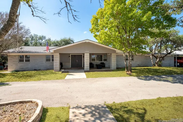 $775,000 | 1220 Inspiring View, Canyon Lake, TX 78133