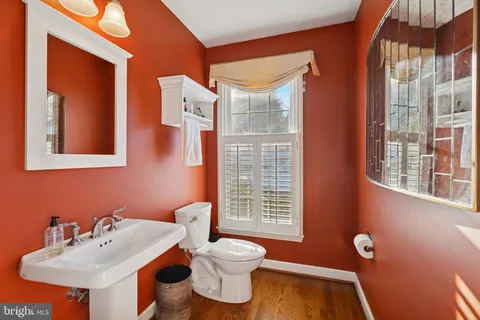 $1,795,000 | 825 Springbank Lane, Wayne, PA 19087