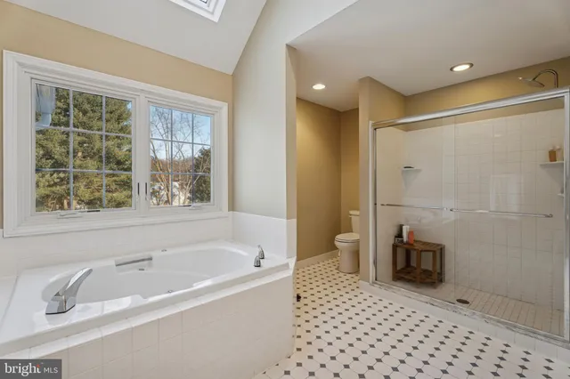 $1,795,000 | 825 Springbank Lane, Wayne, PA 19087