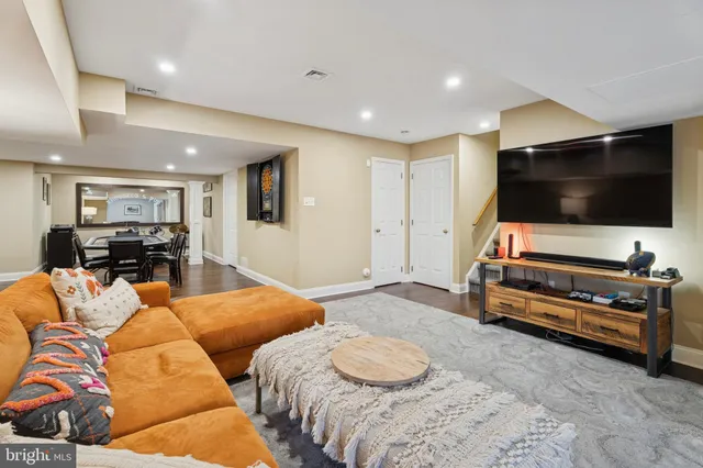 $1,795,000 | 825 Springbank Lane, Wayne, PA 19087