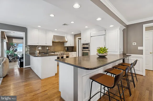 $1,795,000 | 825 Springbank Lane, Wayne, PA 19087