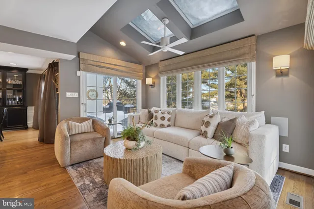 $1,795,000 | 825 Springbank Lane, Wayne, PA 19087