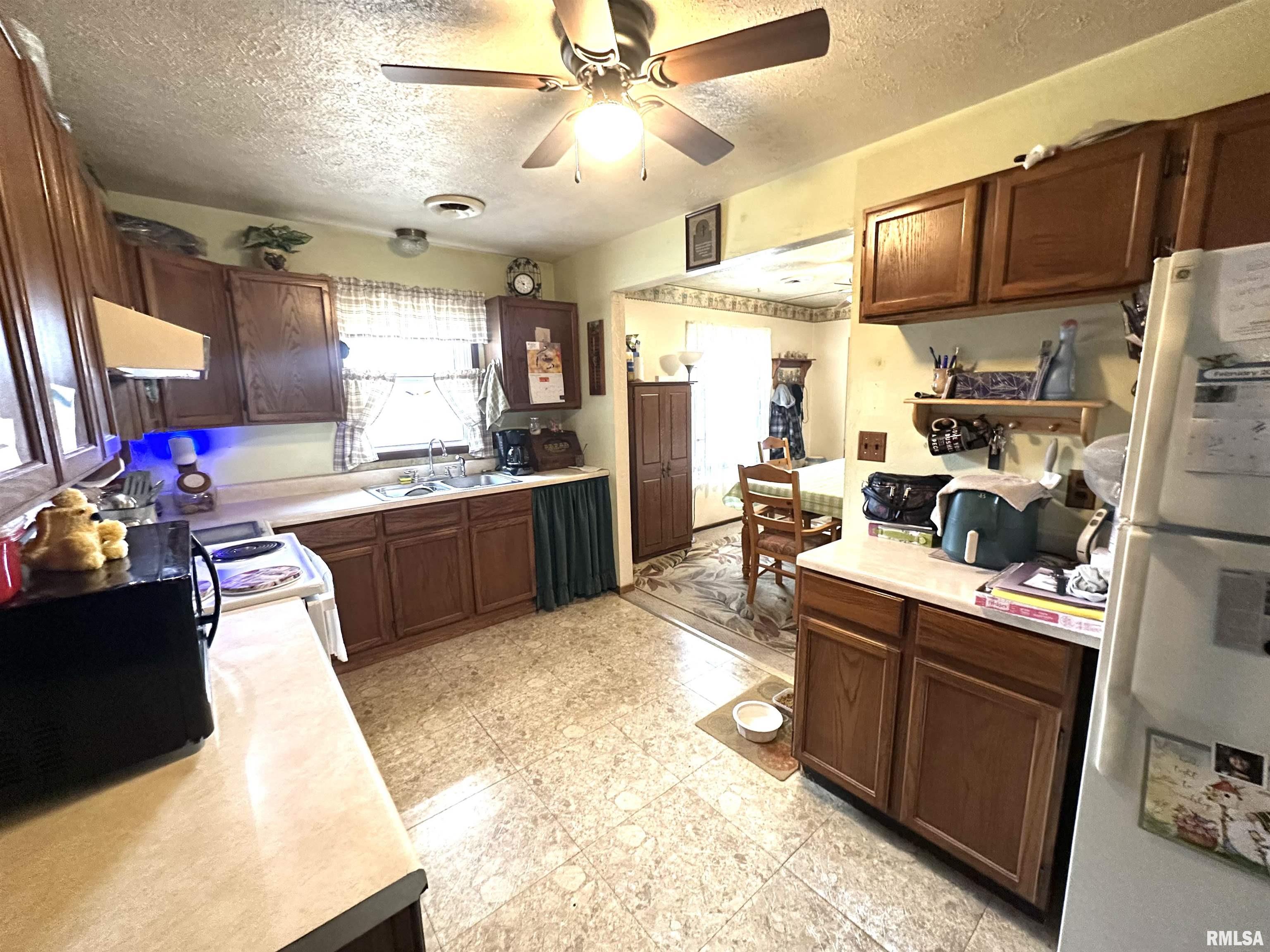 2470 Summer Time Road Kell, IL 62853 - Photo 11 of 17