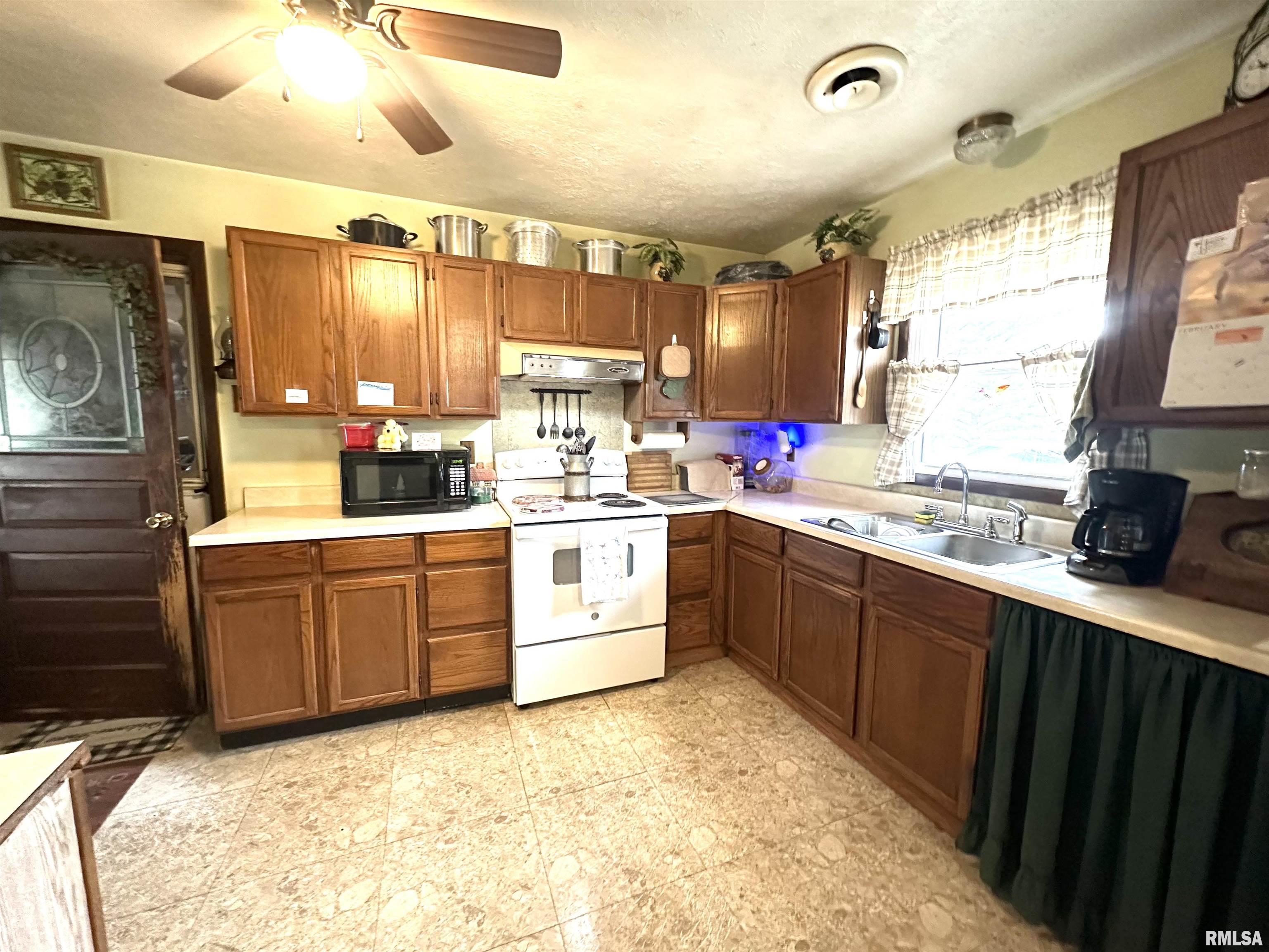 2470 Summer Time Road Kell, IL 62853 - Photo 10 of 17