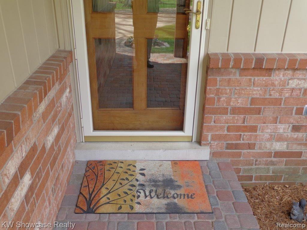 1650 Gravel Ridge Drive Rochester Hills, MI 48307 - Photo 4 of 93