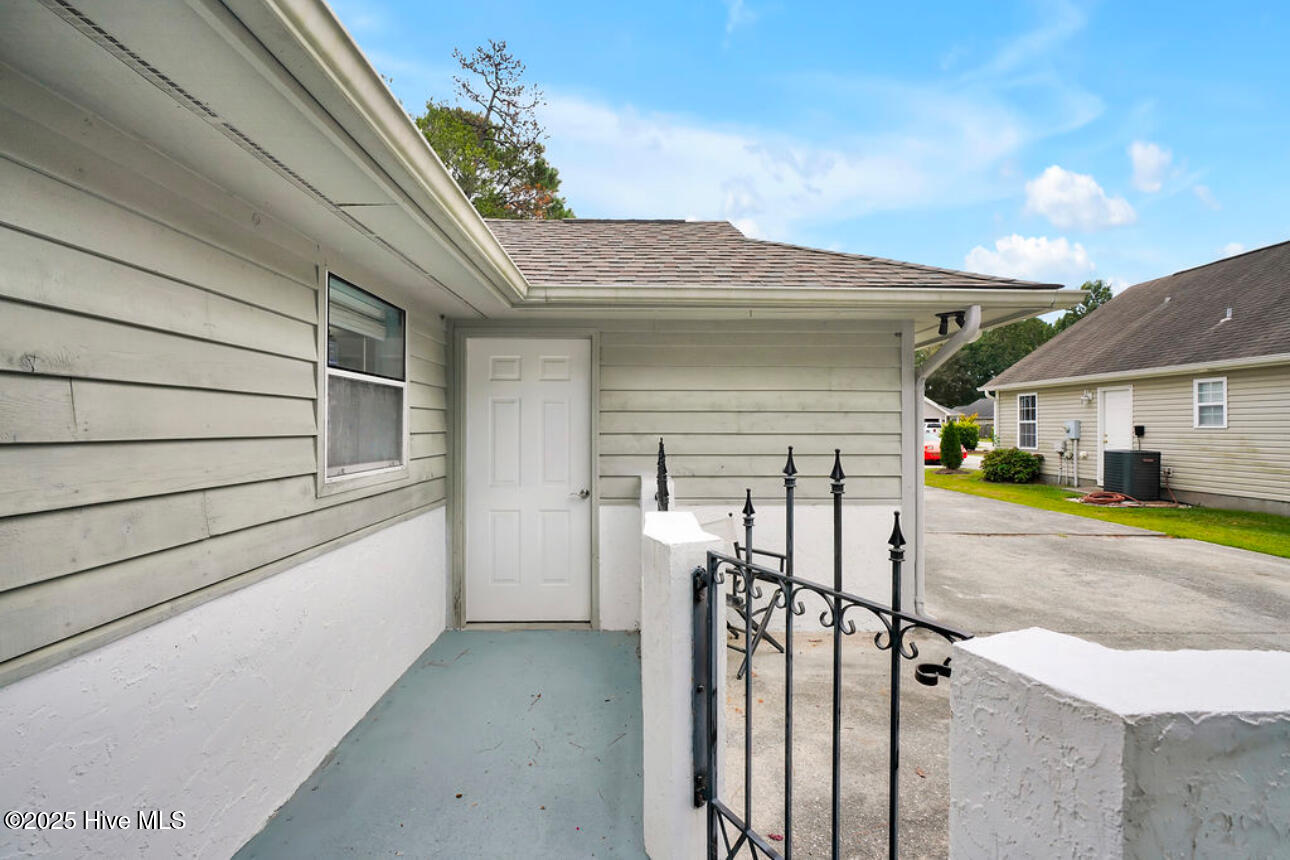 129 Red Bird Lane Hampstead, NC 28443 - Photo 25 of 37 Entrance in to Apartment