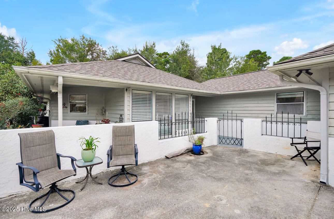 129 Red Bird Lane Hampstead, NC 28443 - Photo 3 of 37 Patio Entry Home