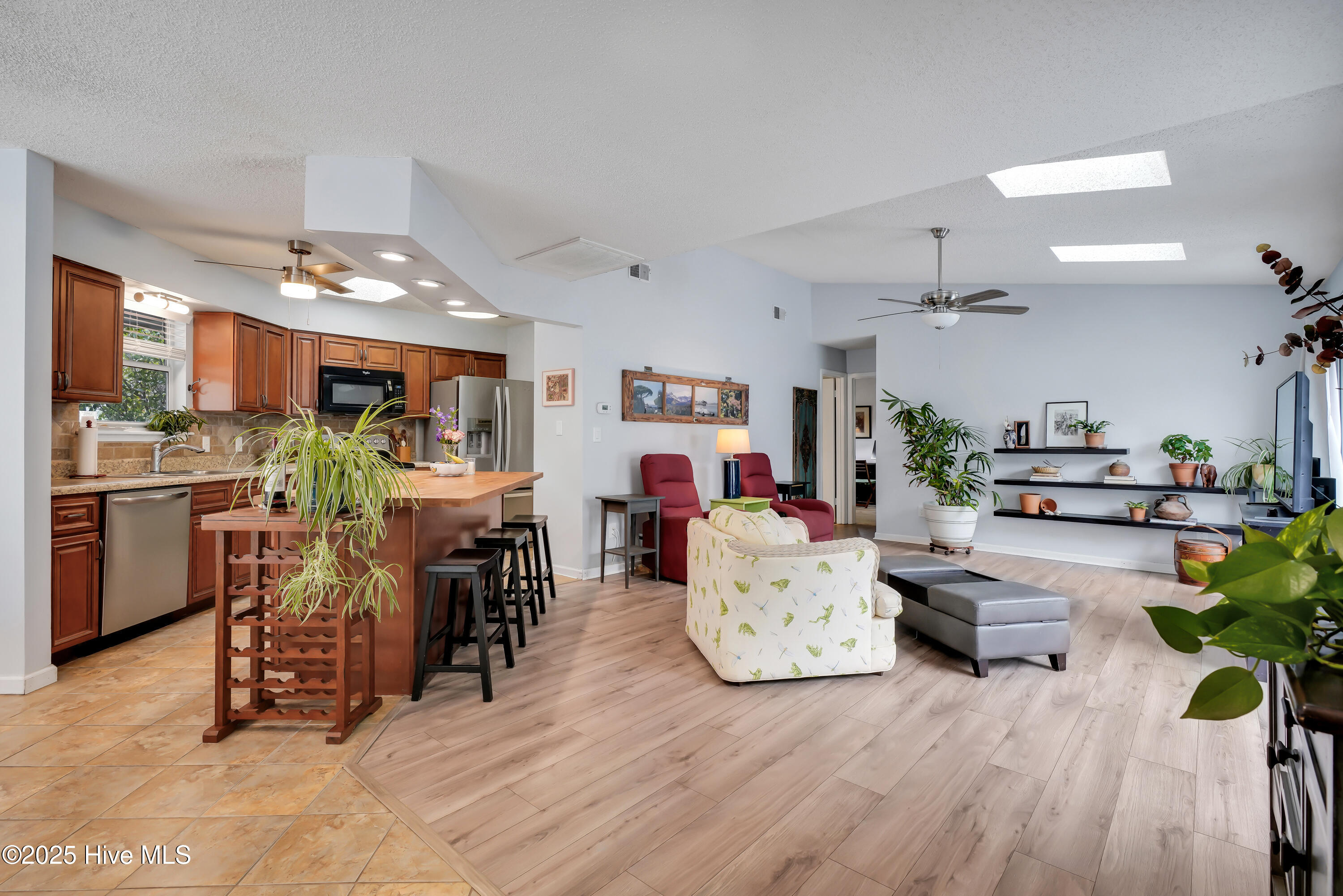 129 Red Bird Lane Hampstead, NC 28443 - Photo 6 of 37 IMG_8787